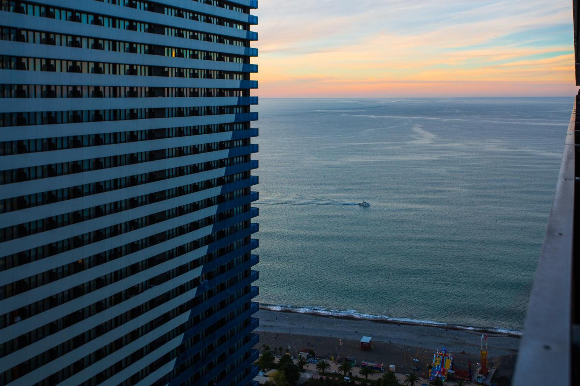Orbi City Sea View บาทูมิ ภายนอก รูปภาพ